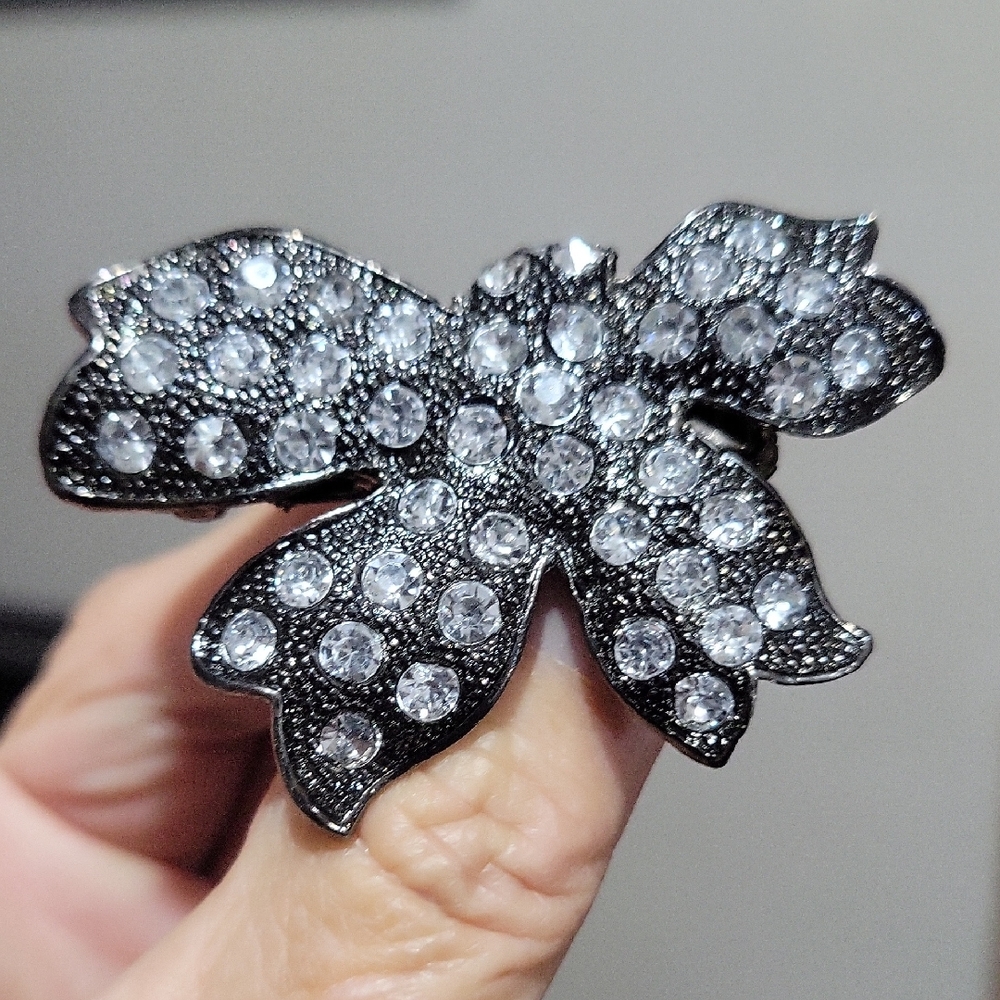 Elegant Silver Crystal Flower Ring